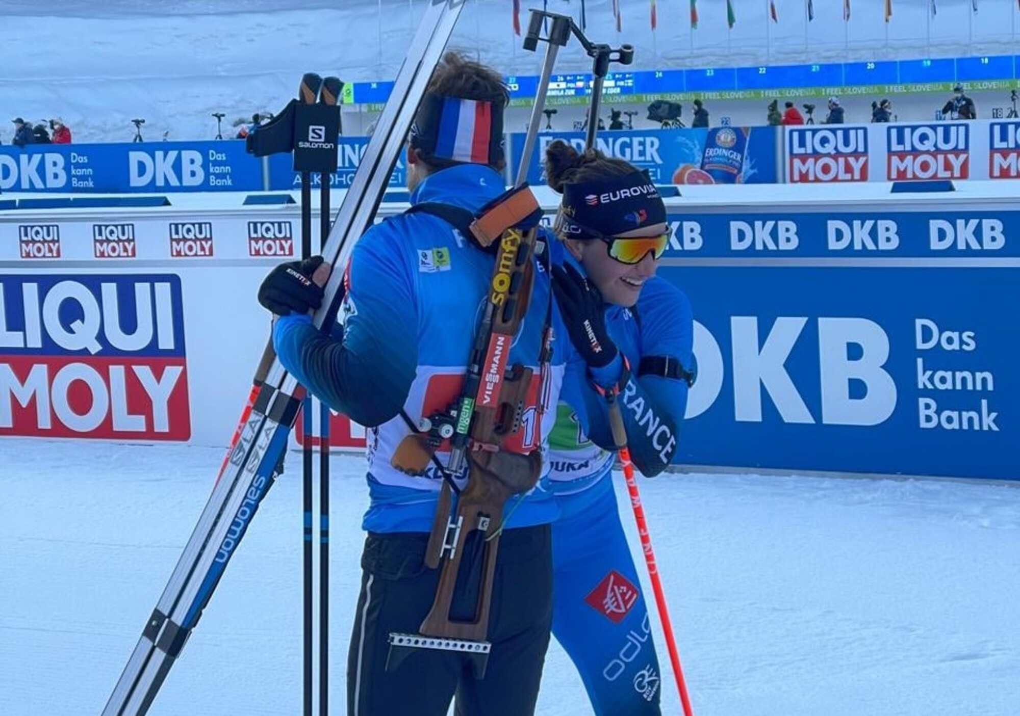 Championnats du monde de biathlon : Julia Simon et Antonin Guigonnat remportent la médaille d’or du relai simple mixte