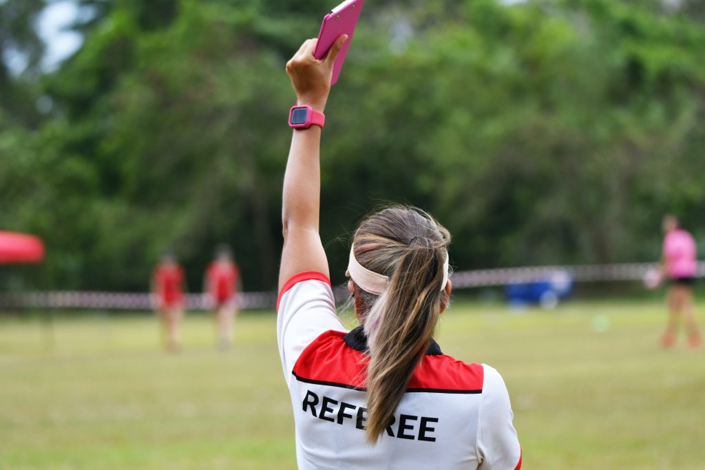 Inégalités au sifflet : la difficile progression des femmes dans l’arbitrage multisport