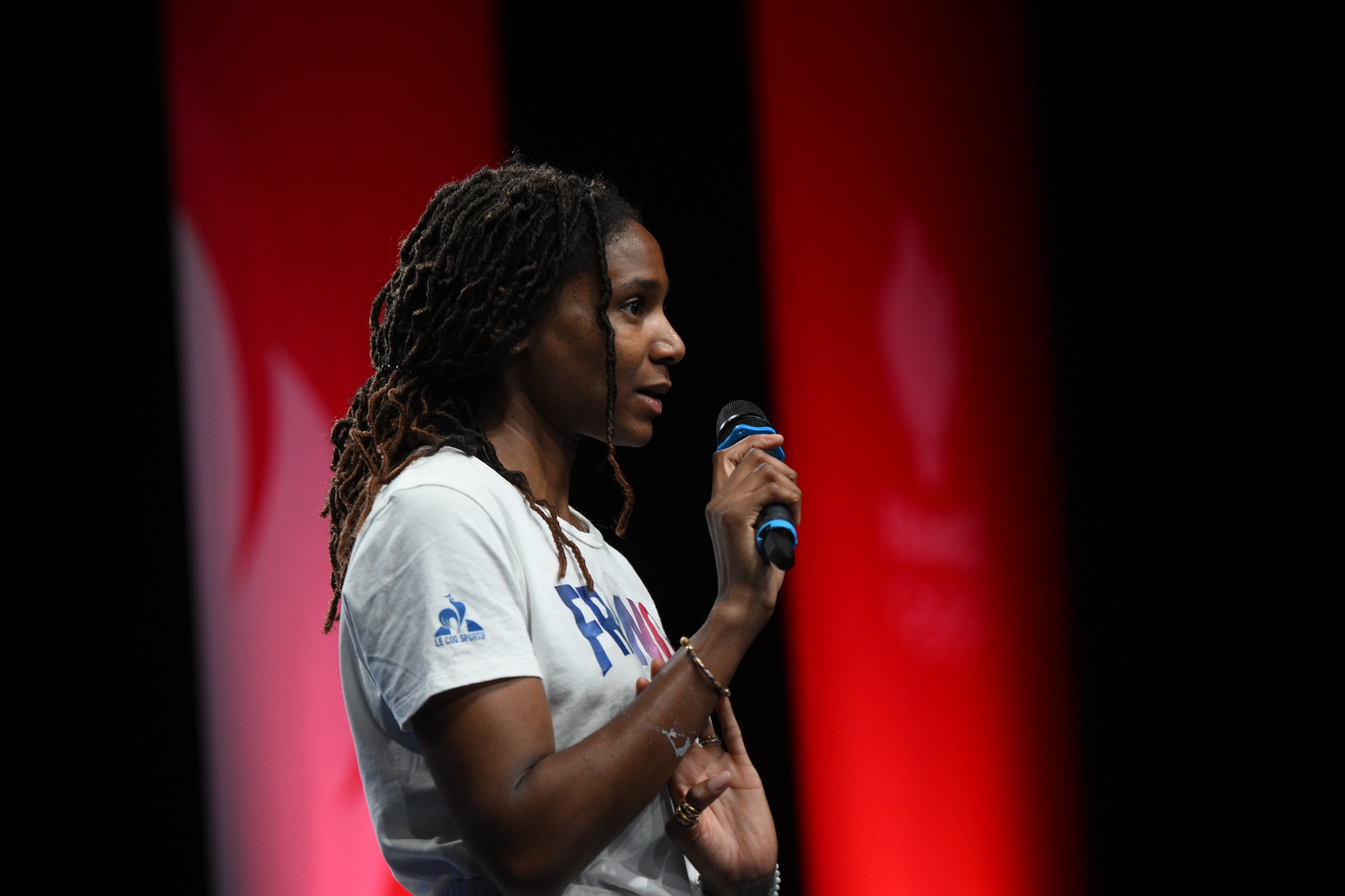 Marie Florence Candassamy en conférence de presse au Cllub France