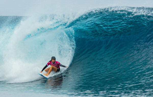 Johanne Defay participe aux JO de Paris 2024 sur la vague de Teahupo’o à Tahiti @CNOSF/KMSP