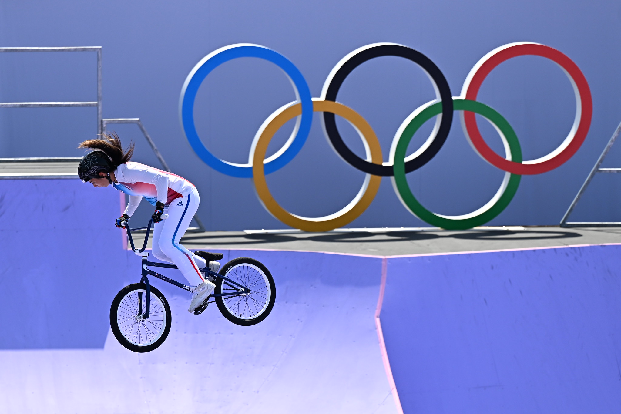 Laury Perez fait ses débuts dans la compétition de BMX freestyle des Jeux de Paris 2024. @Cnosf/Kmsp