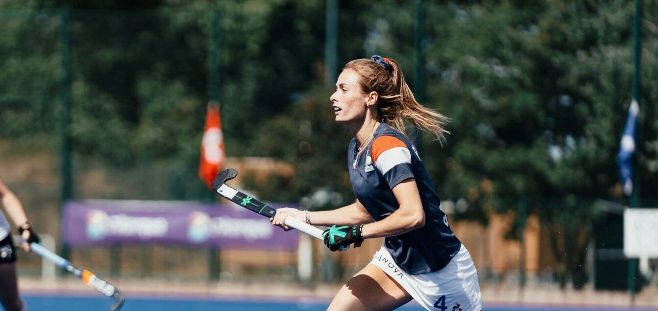 Emma Ponthieu et l'équipe de France de hockey sr gazon fait son entrée en scène