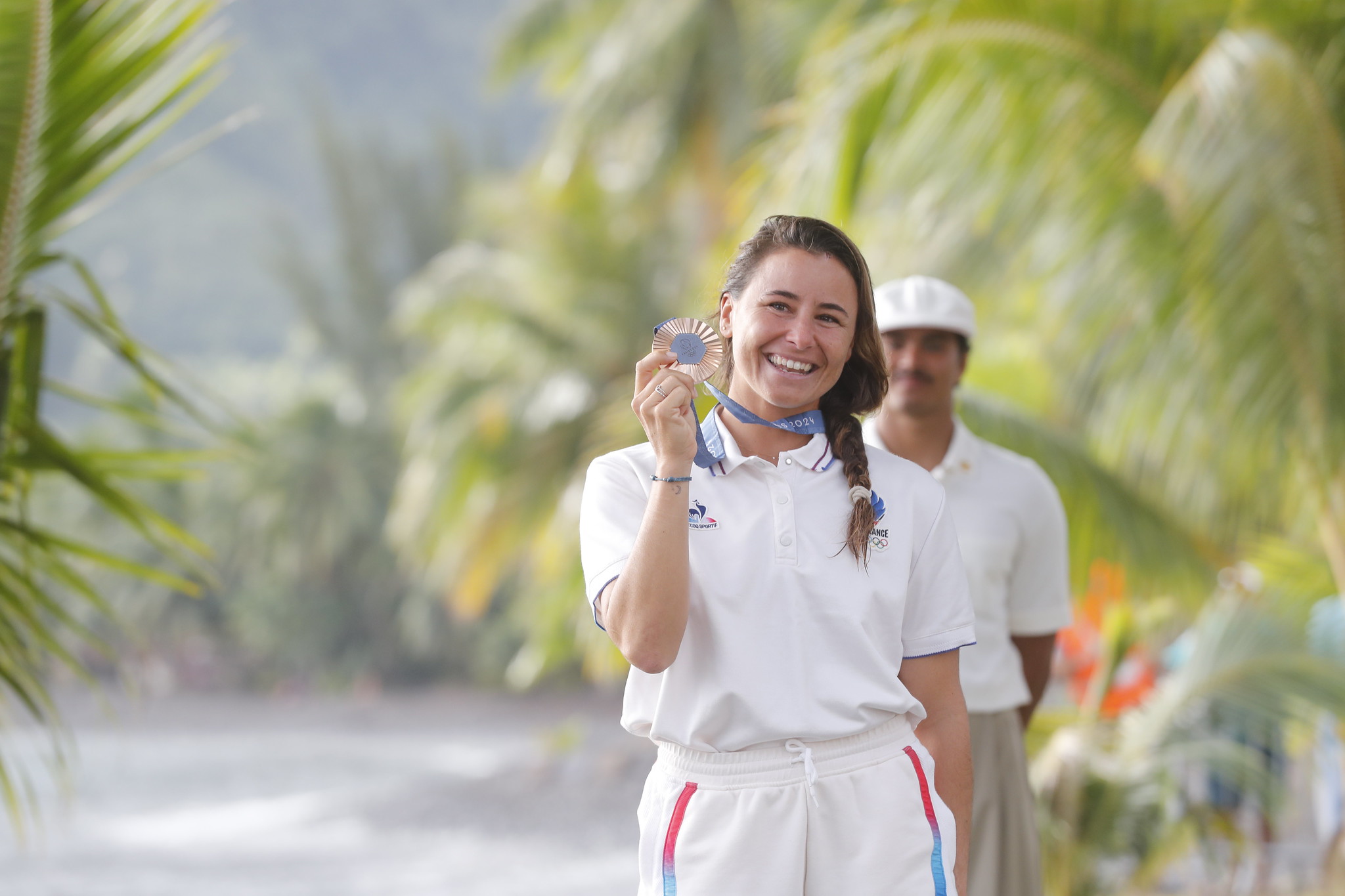 Johanne Defay fête sa médaille de bronze aux JO de Paris 2024. ©️ CNOSF/KMSP