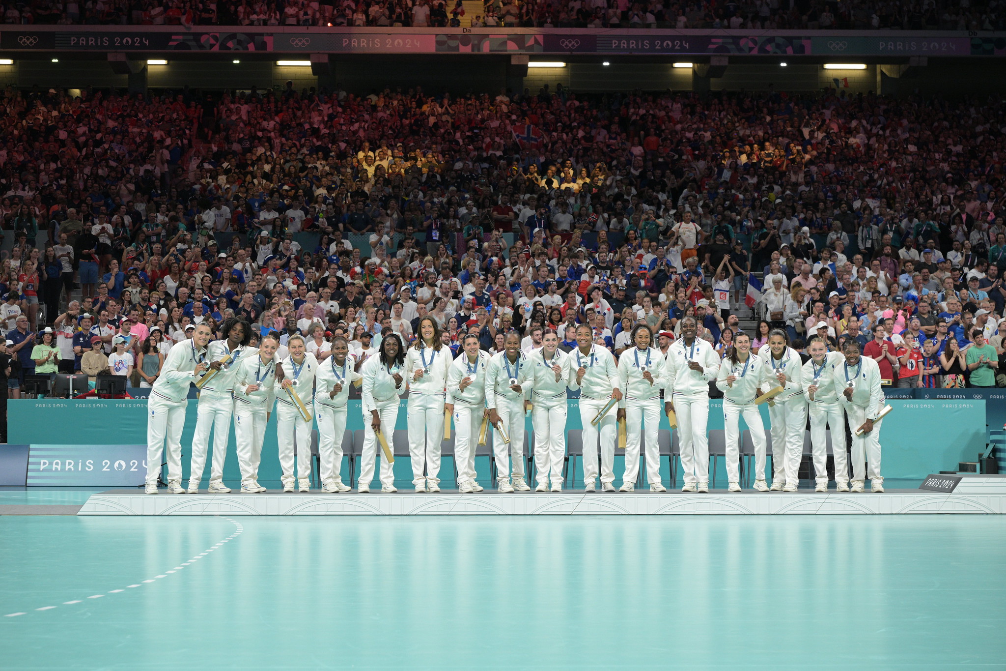 L'équipe de France de handball est médaillée d'argent des JO de Paris 2024. © CNOSF/KMSP