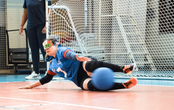 Gwendoline Matos travaille sa défense avant le début des Jeux paralympiques de Paris 2024 ©Claire Smagghe