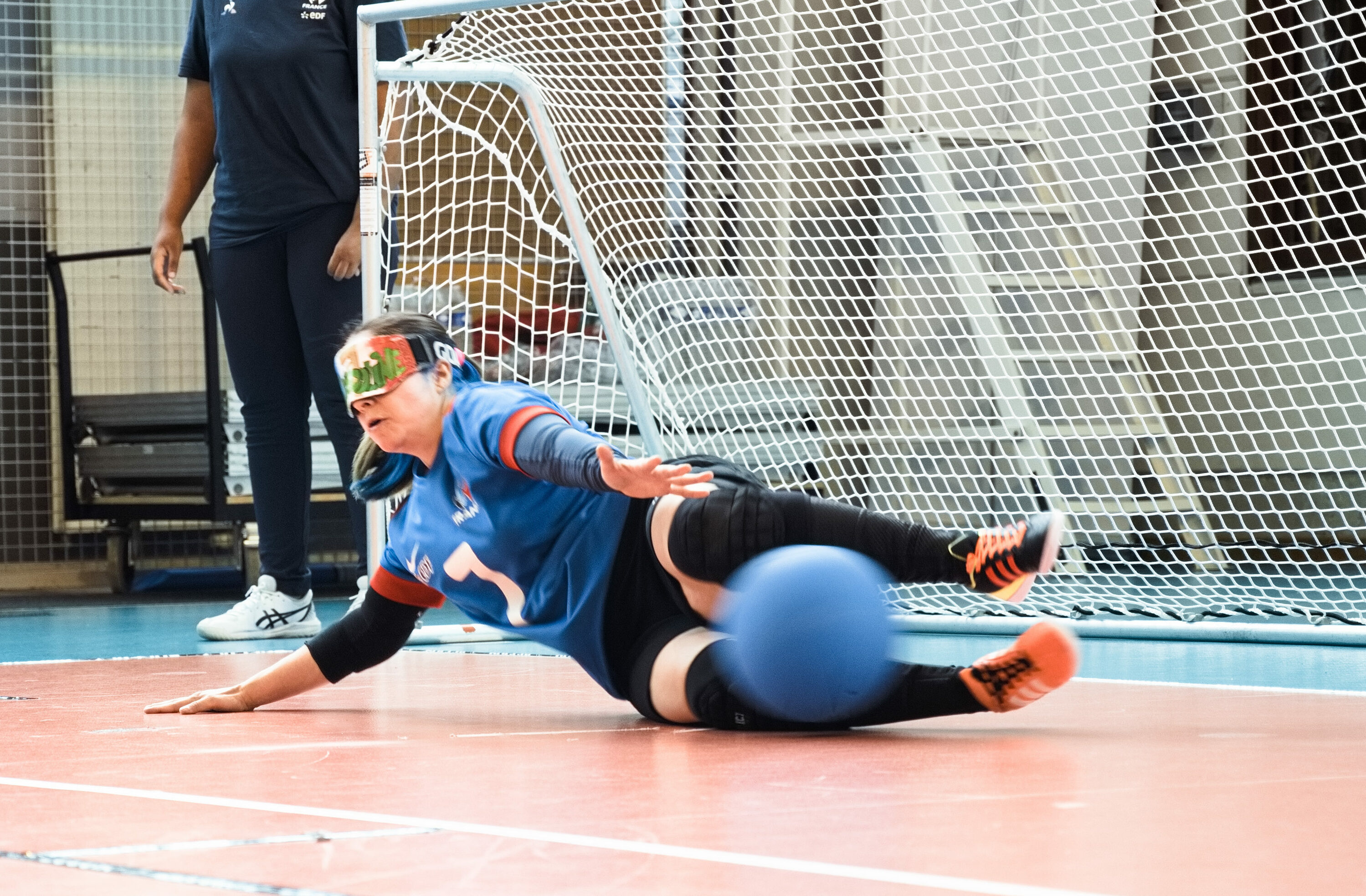 Gwendoline Matos travaille sa défense avant le début des Jeux paralympiques de Paris 2024 ©Claire Smagghe